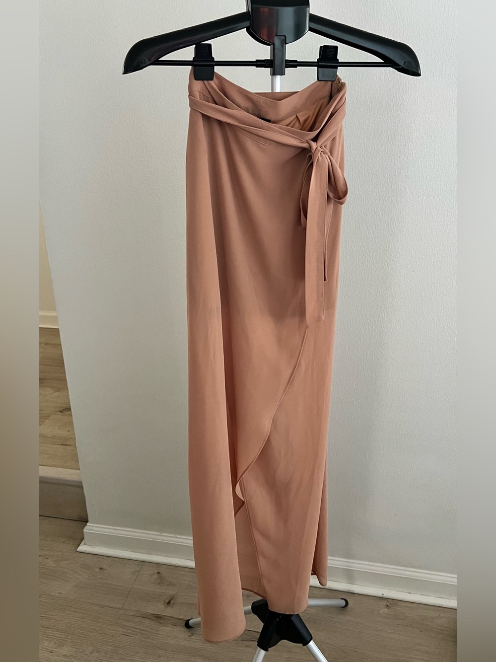 Never worn forever21 Chic Wrap Midi Skirt in Taupe small - Picture 3 of 9